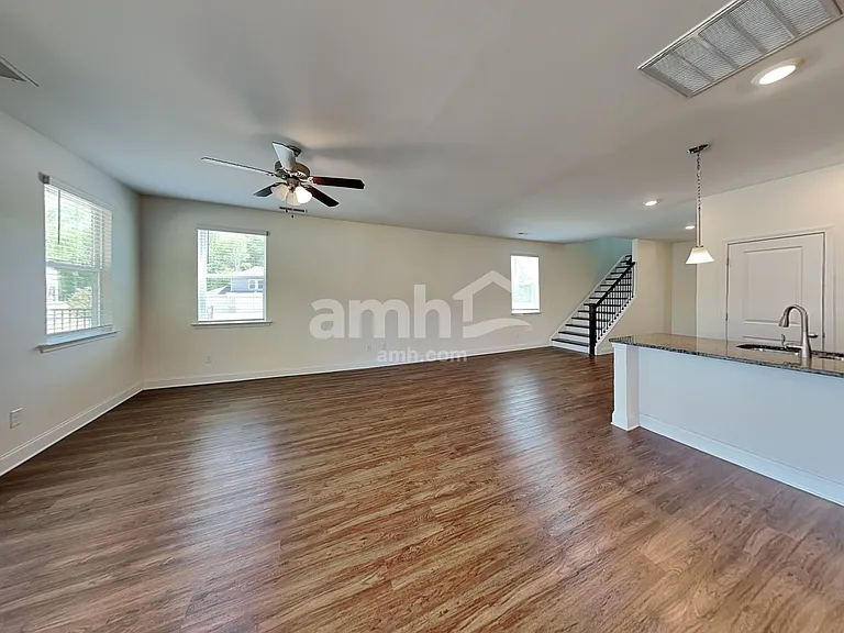 334 Elmhurst Dr — Photo 6