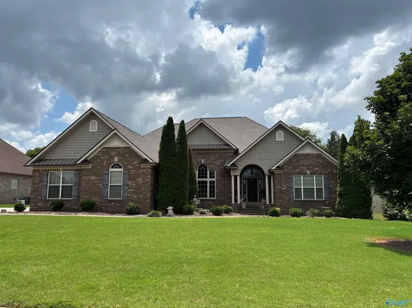 12560 Elmhurst Dr, Athens, AL 35613