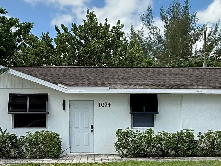 1072 N Alhambra Cir #A — Photo 1