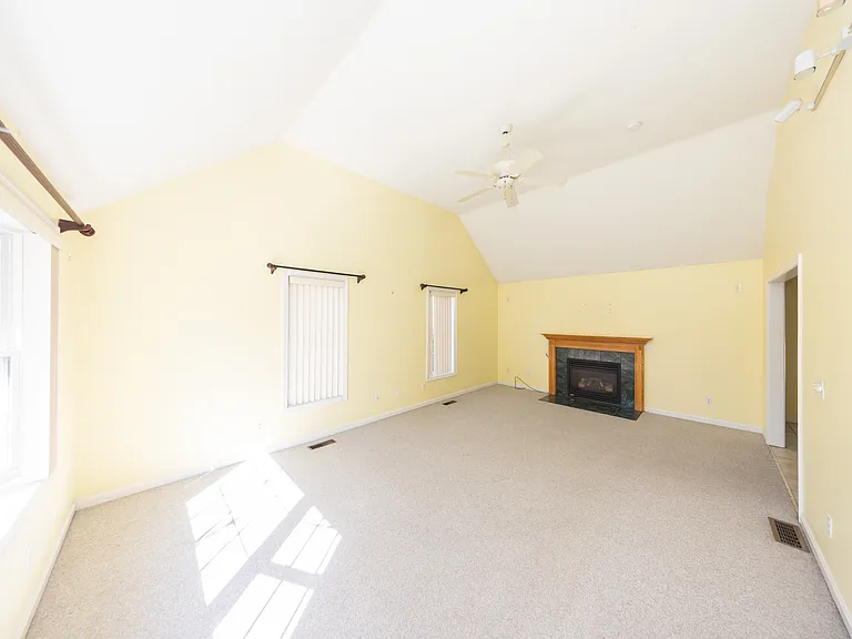 469 Walnut St — Photo 26