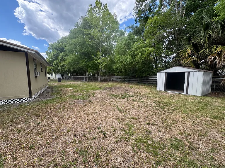 1203 Larry St — Photo 5