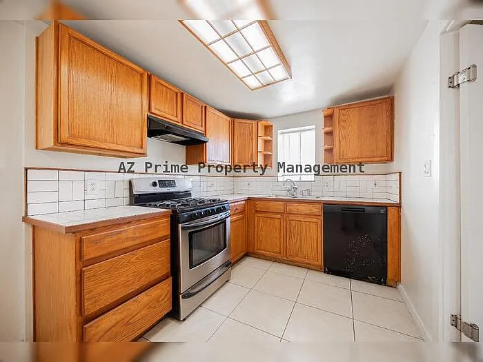 2830 E Sheridan St — Photo 9
