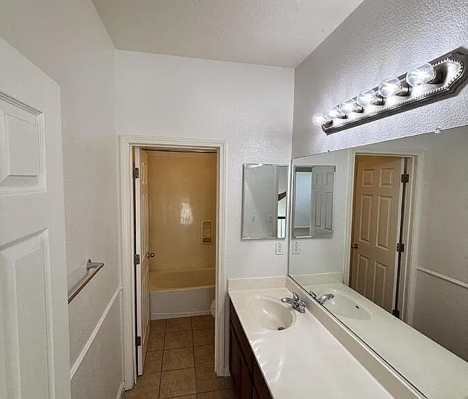 1247 Jewel Flower Dr — Photo 17