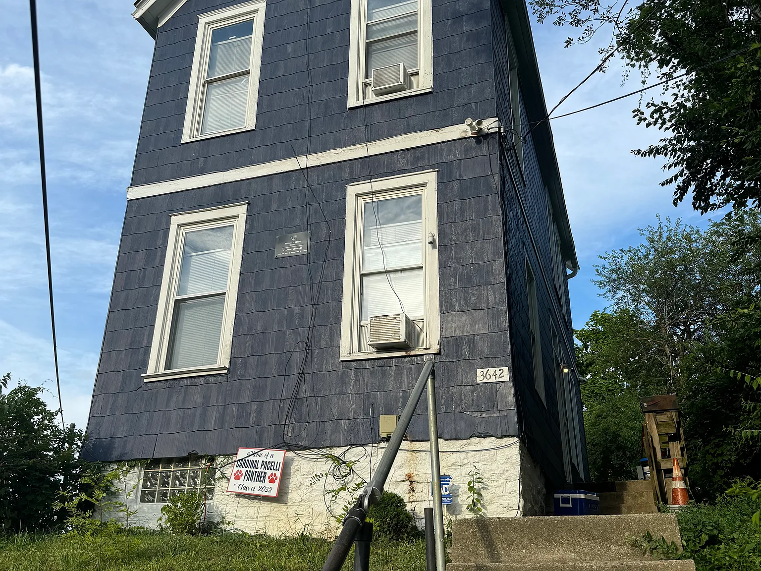 4 bed, 1301 sqft, $1,800 — Photo 1