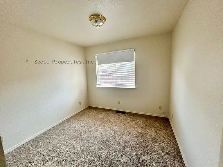 1449 N Marion Russell Dr — Photo 8