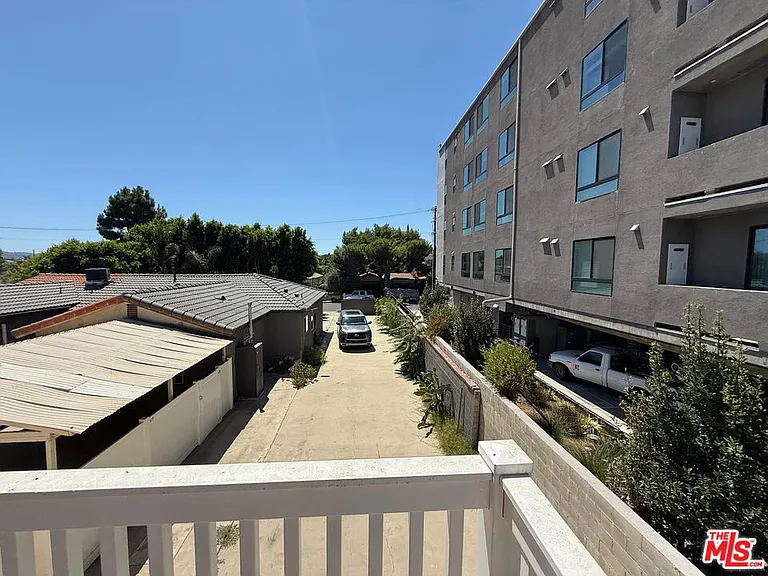 6744 Radford Ave — Photo 13