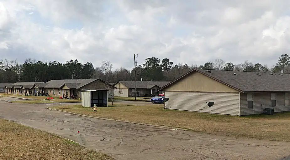 2nd image of 306 Powell Dr #1