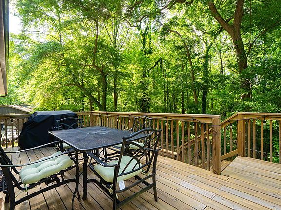 2nd image of 3008 Lake Park Cir