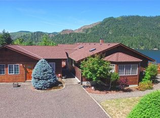 570 N Standstill Dr S, Hoodsport, WA 98548