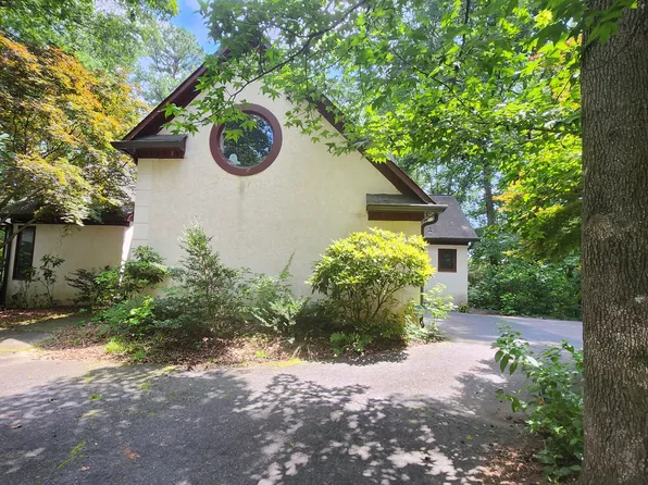 121 Lakeside Dr, Peachtree City, GA 30269