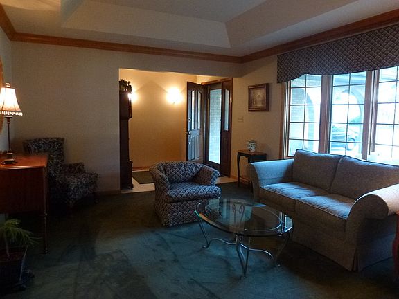Foyer, Bow Window