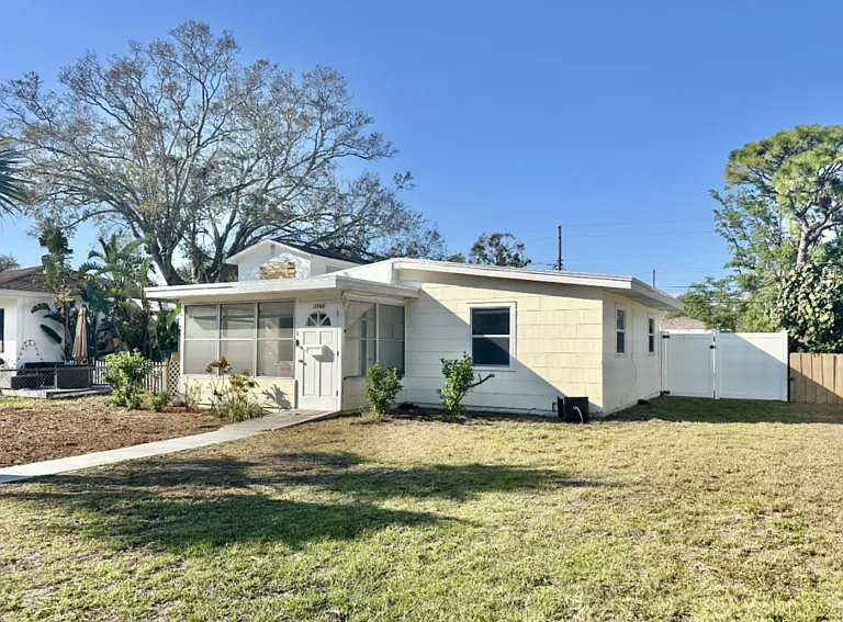 5566 Kelly Dr N — Photo 3