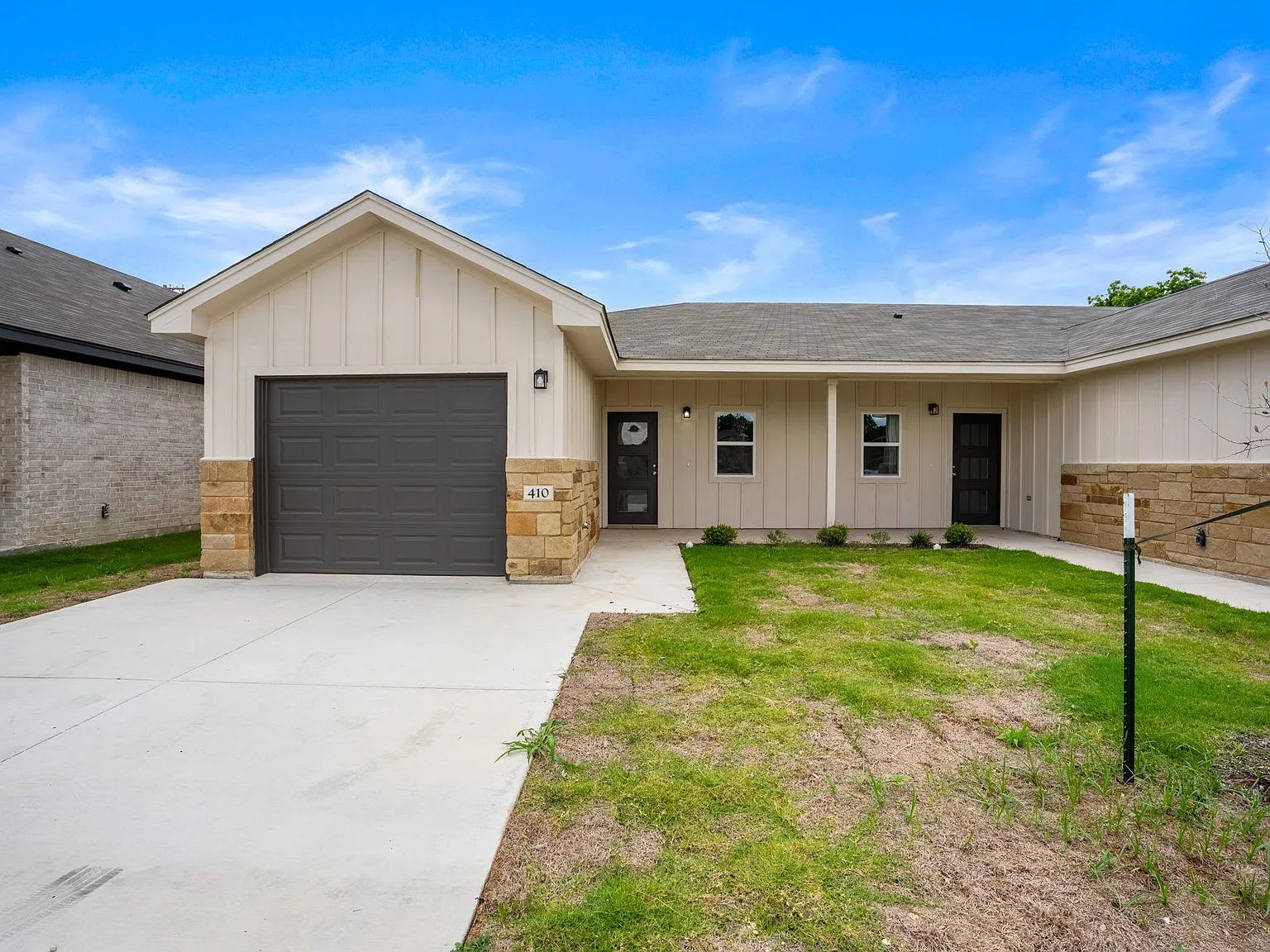 3 bed, 2.0 bath, 1391 sqft, $1,900 — Photo 2