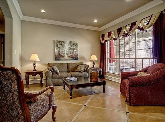 2nd image of 706 Lakeway Dr