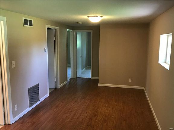 4th image of 1029 E Broadway