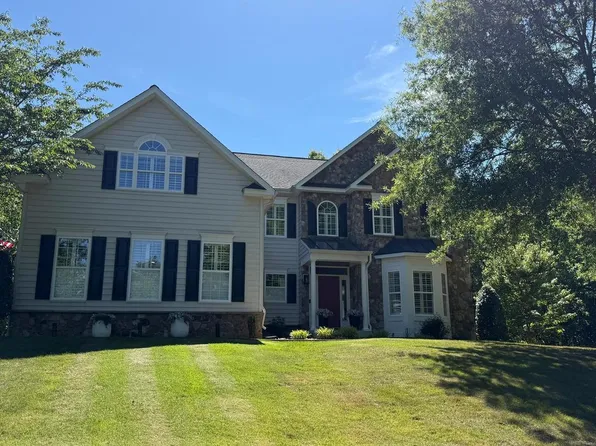 335 Gentle Breeze Cir, Fredericksburg, VA 22406