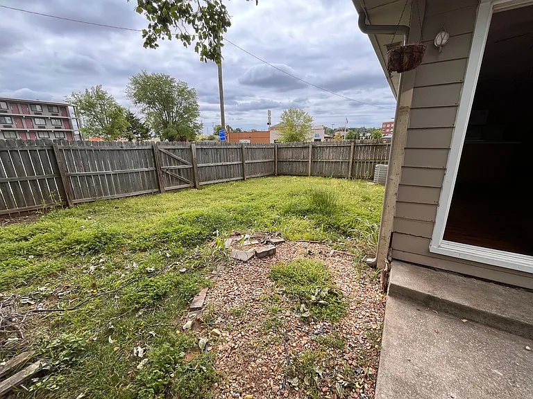 3107 N Kentwood Ave — Photo 13