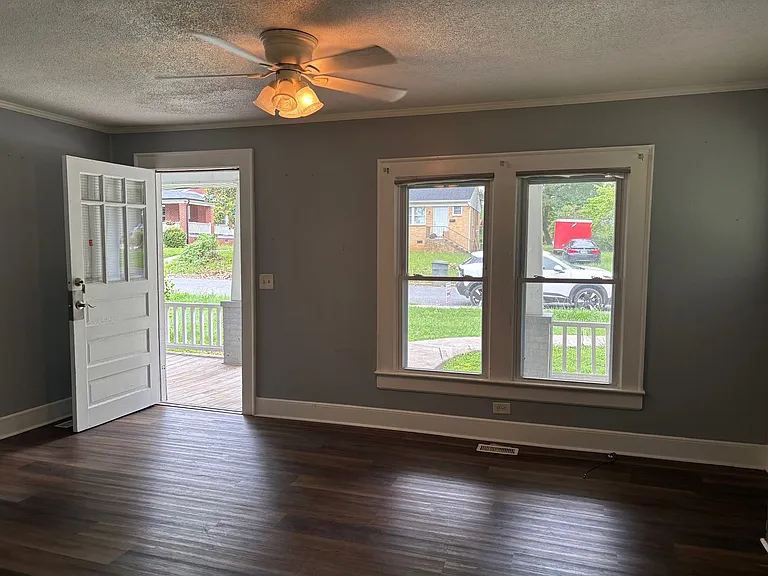 825 Dixon Ave — Photo 4