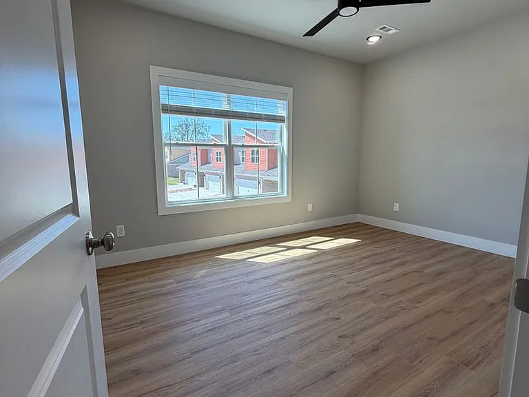 1002 Seaborn Way — Photo 12