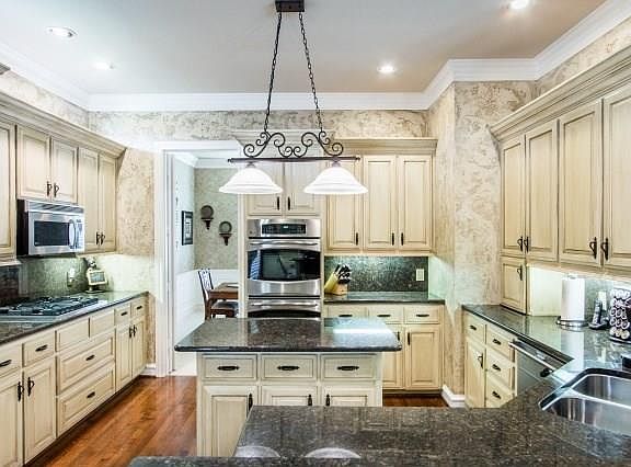 5th image of 5909 Royal Palm Dr