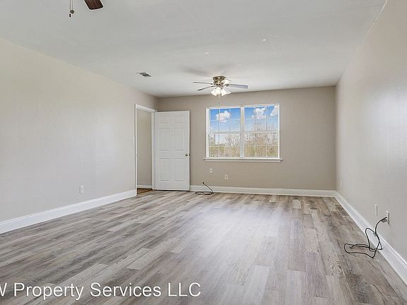 3rd image of 2417 Octavia Dr