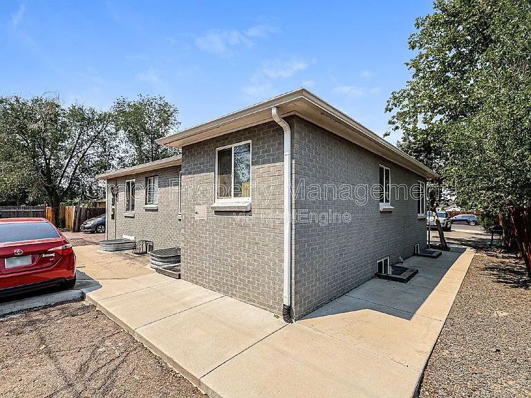 1950 N Oswego St — Photo 10