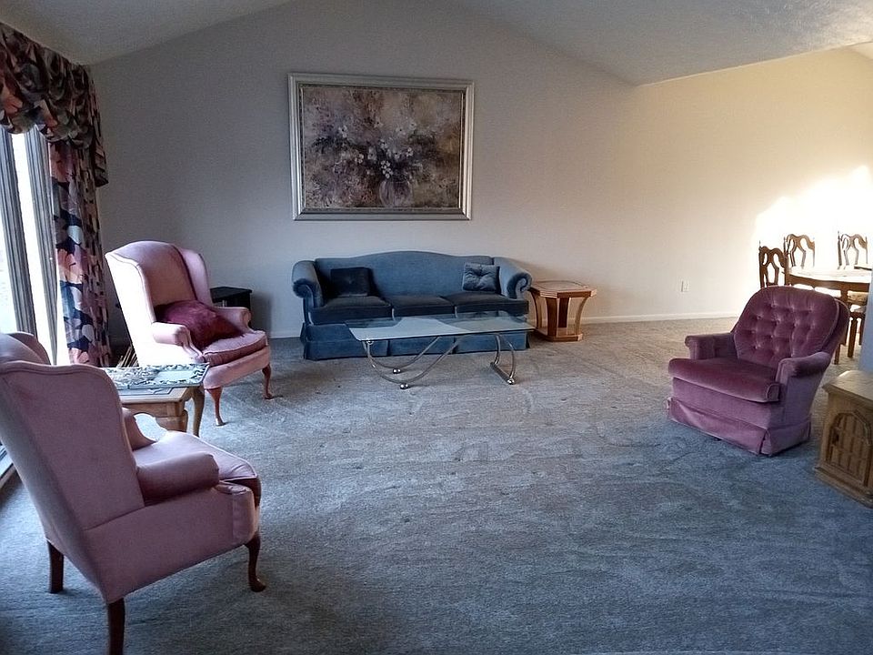 2nd image of 32020 Tracy Ln