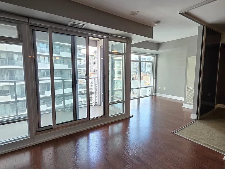 2191 Yonge St #2210 — Photo 11