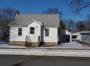 308 Center St, Elgin, IA 52141
