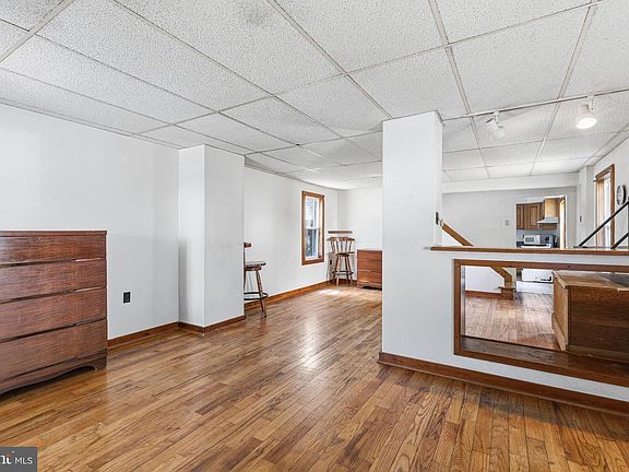 4th image of 109 Cole St