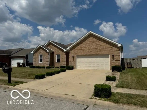 4686 Bayview Dr, Columbus, IN 47203