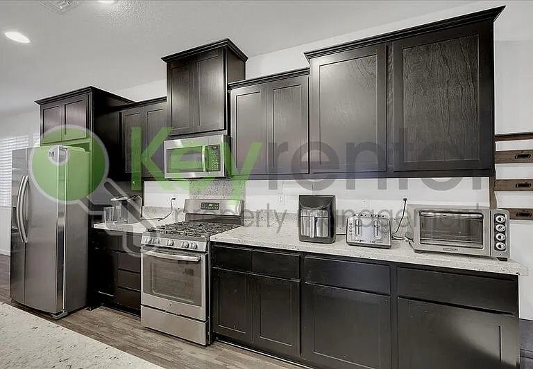 1374 Larkspur Dr — Photo 10