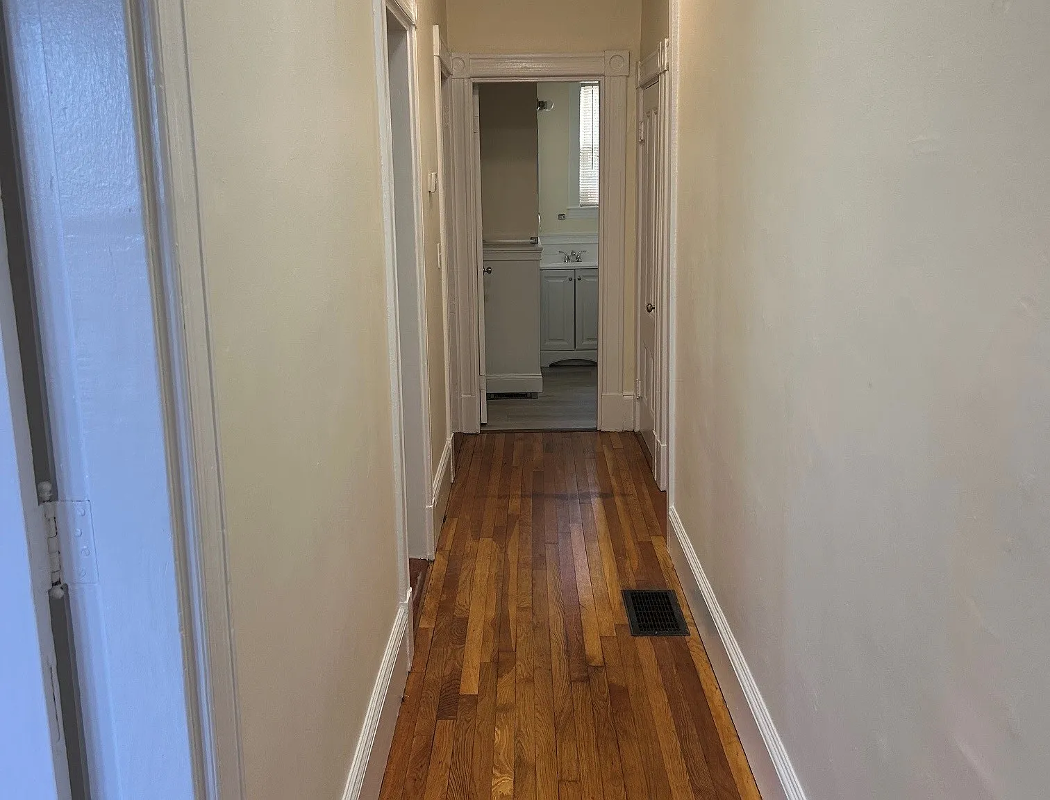2 bed, 800 sqft, $2,300 — Photo 4