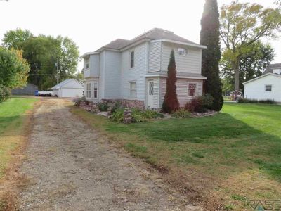 507 1st St SW, De Smet, SD, 57231