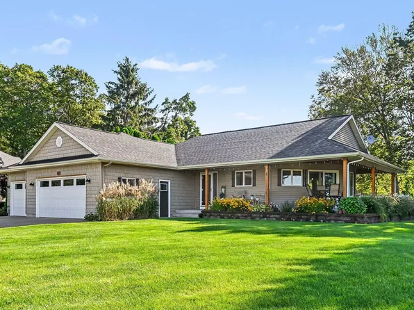 569 Hawksnest Dr, South Haven, MI 49090