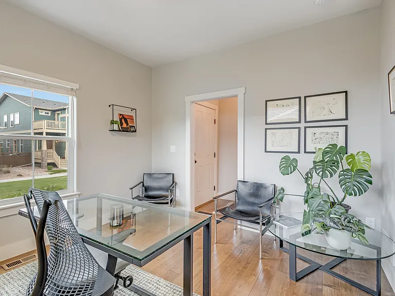 1516 Solitaire St — Photo 10