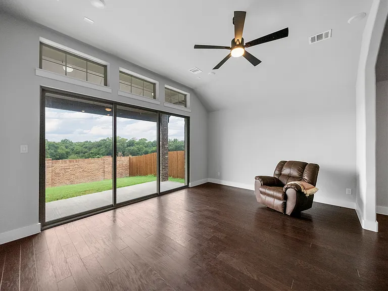 925 Baybrook Ln — Photo 10