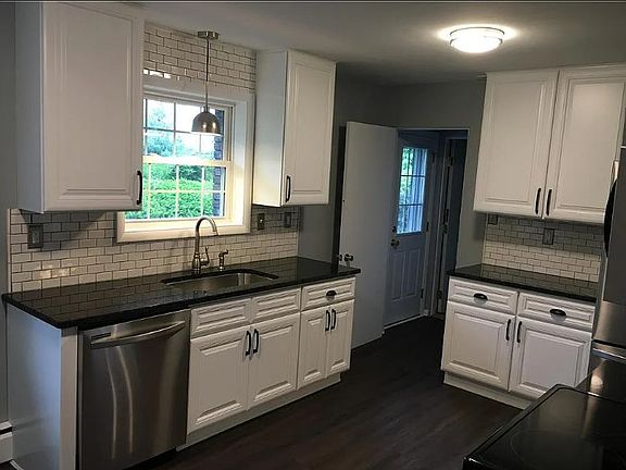 3rd image of 1370 Oakwood Dr
