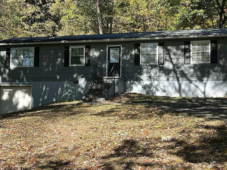 2205 Ridgecrest Dr — Photo 12