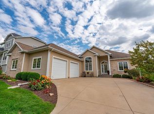 109 Westmorland Dr, Mount Horeb, WI 53572