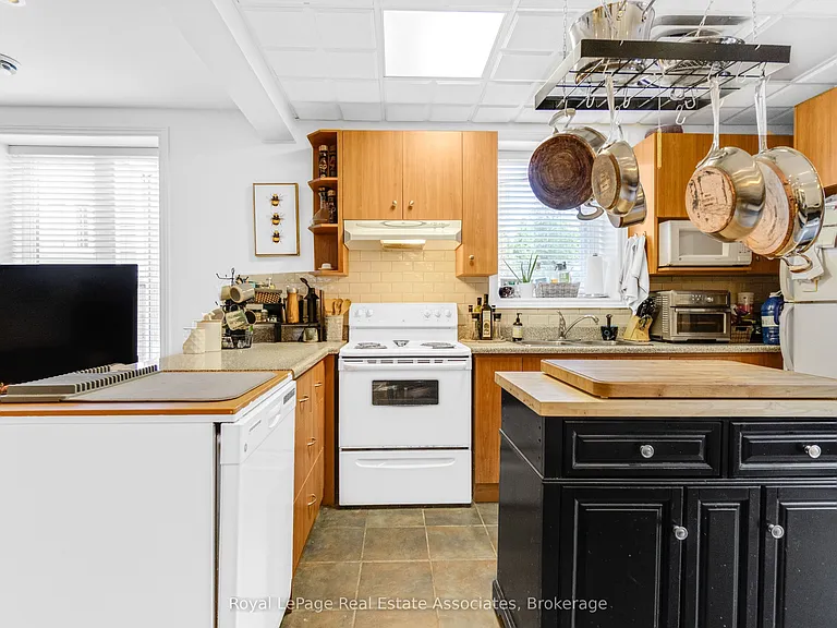 48 Mississauga Rd N #1 — Photo 15
