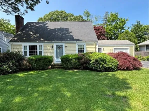 125 Alfred Drown Rd, Barrington, RI 02806