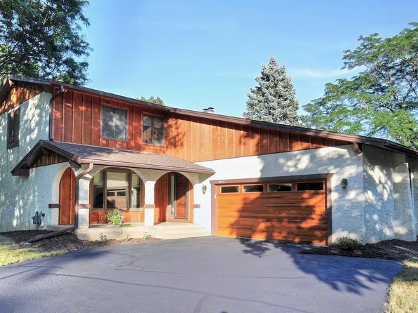 2400 Garland Ln N, Plymouth, MN 55447
