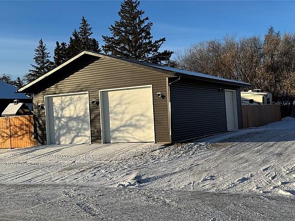 5th image of 87 Collacott STREET W