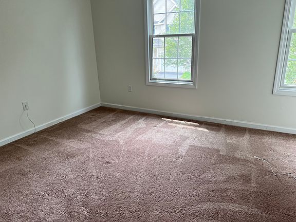 4th image of 32 Copper Beech Ln #32