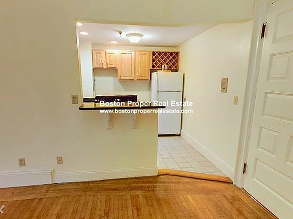 379 Commonwealth Ave. #5 Boston - Kenmore Unit Photo 4