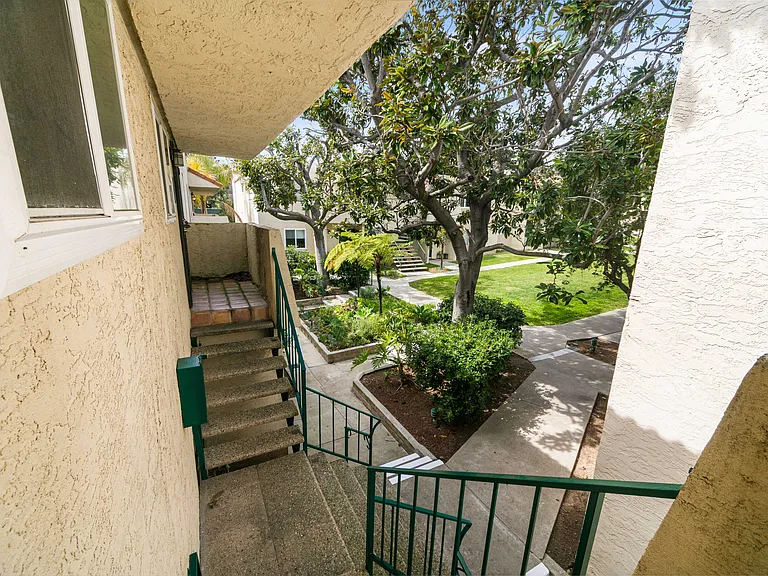 6481 Kanan Dume Rd — Photo 18