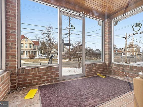 2nd image of 212 W Main St