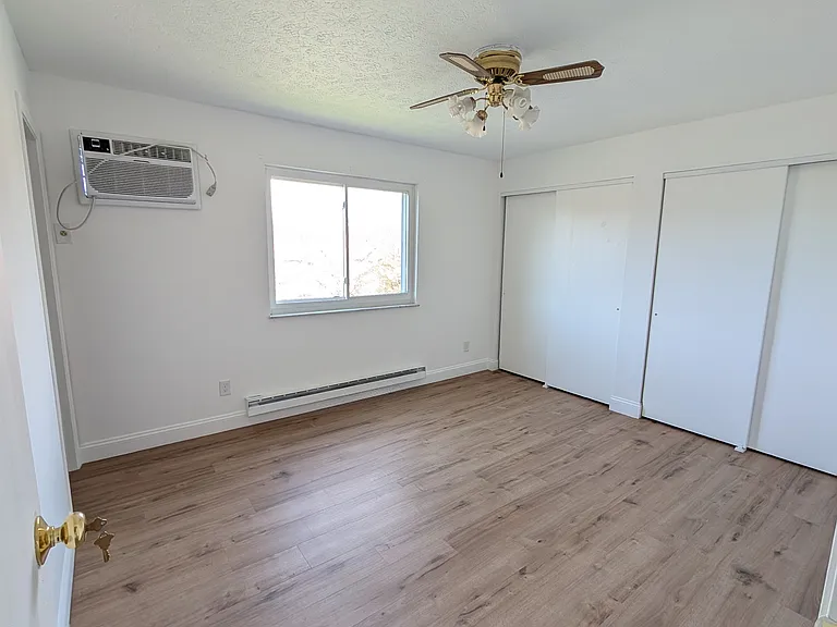 5350 Camelot Dr #10 — Photo 6