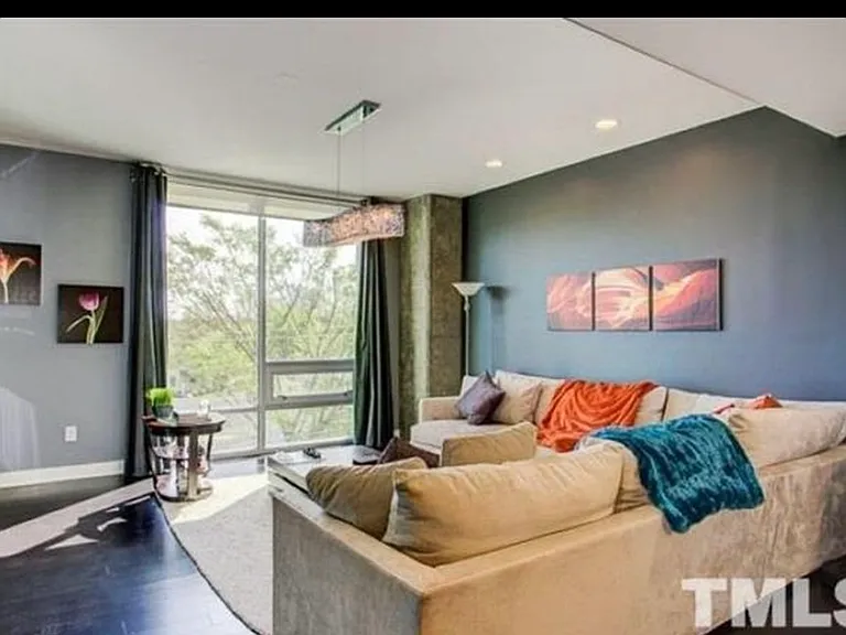 602 W Rosemary St #302 — Photo 3